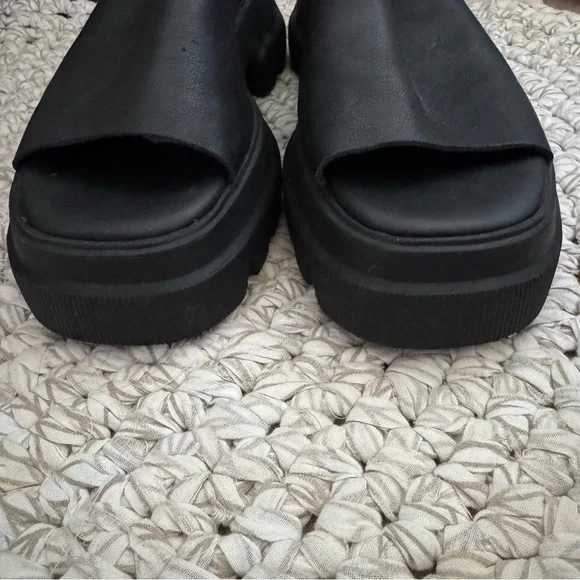 Copenhagen Studios | Black CPH231 vitello leather chunky platform slides sandals - Picture 6 of 10